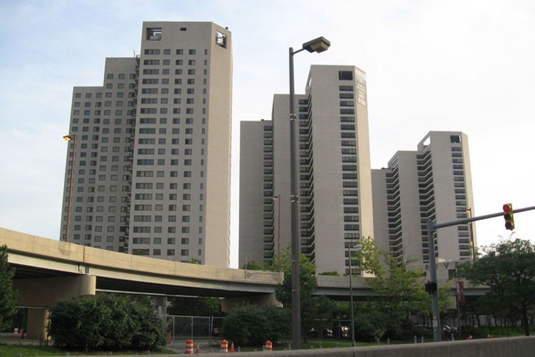 6 Riverfront Apartments - Detroit